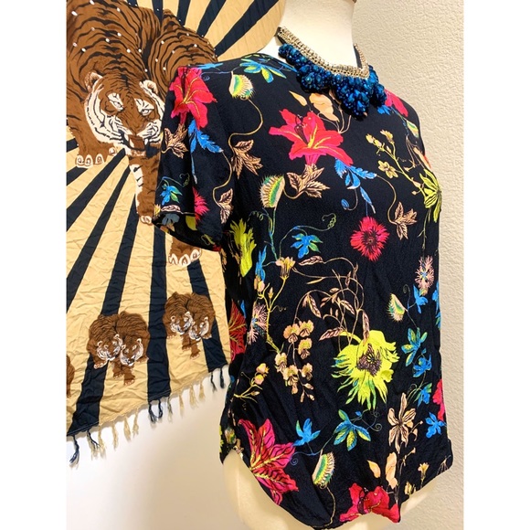 🌈 Stylish flower art top - Picture 3 of 8